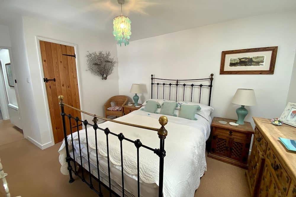 Cosy Character Cottage With Sea View In Mousehole in Mousehole, Cornwall
