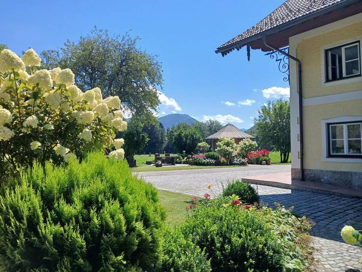 Ferienwohnung für 6 Personen, mit Balkon und Terrasse sowie Garten und Ausblick in Faistenau