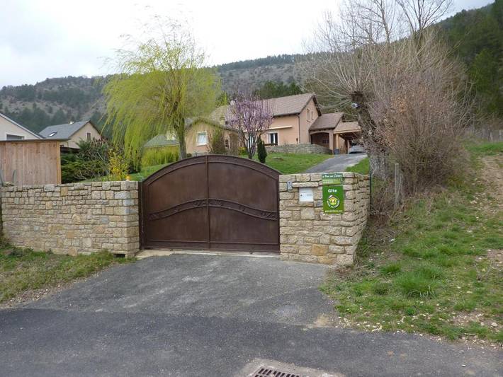 Location de vacances pour 8 personnes, avec vue et jardin ainsi que sauna et piscine à Saint-Bauzile - 2