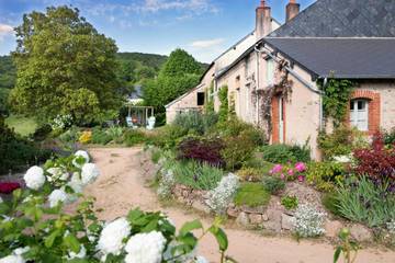 Gîte pour 4 personnes, avec vue et jardin dans Ménessaire