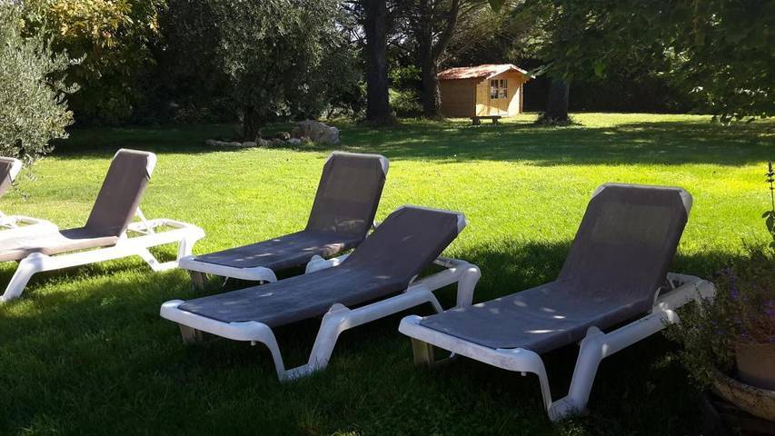 Location de vacances pour 2 personnes, avec piscine ainsi que jardin et vue à Cucuron - 2