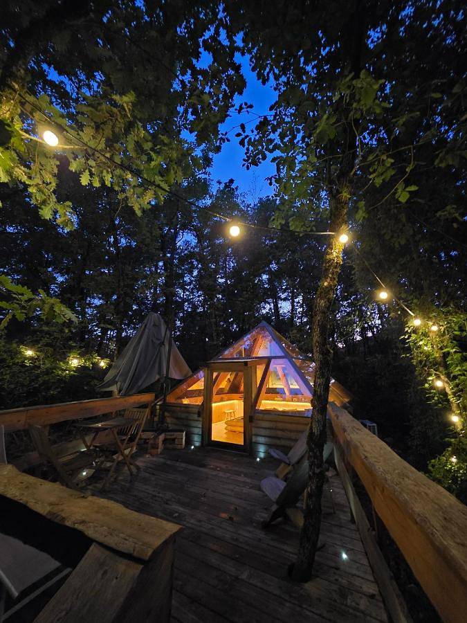 Gîte pour 4 personnes, avec jacuzzi ainsi que piscine et terrasse à Rivière-sur-Tarn