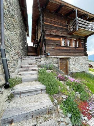 Ferienhaus für 2 Personen, mit Balkon und Terrasse sowie Ausblick in Unterbäch