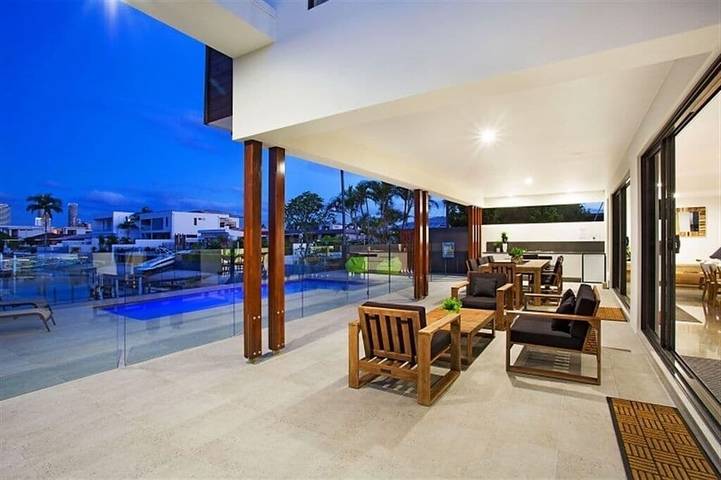 Holiday home for 16 people, with balcony and garden in Gold Coast