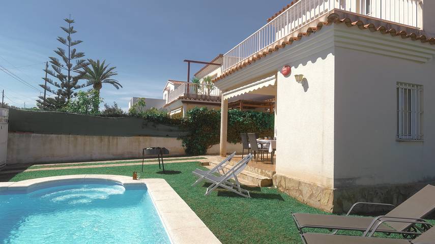 Location de vacances pour 6 personnes, avec piscine ainsi que terrasse et jardin à Vinaròs - 3