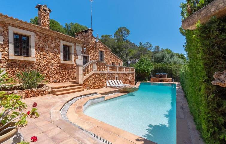 Ferienhaus für 6 Personen, mit Whirlpool und Garten sowie Pool