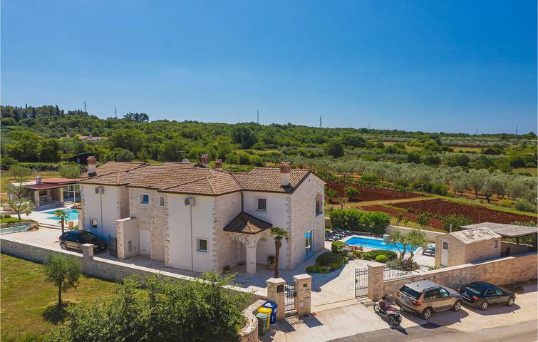 Charmante 2-Zimmer-Wohnung mit Pool, WLAN und Parkplatz in Rovinjsko Selo in Rovinjsko Selo, Rovinj