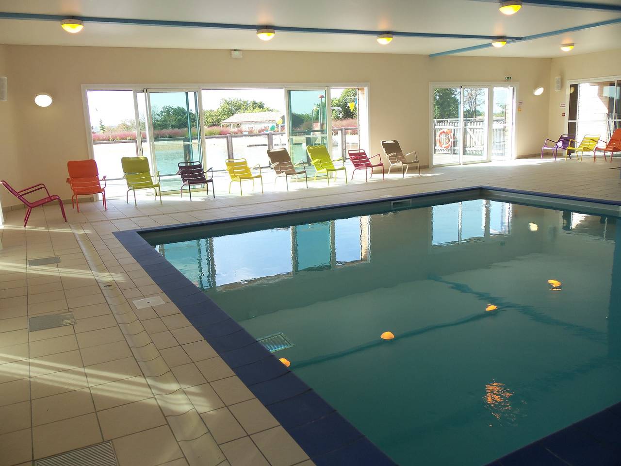 Chalet calme 2 chambres avec piscine proche du lac du Jaunay in La Chapelle-Hermier, Vallée de la Loire