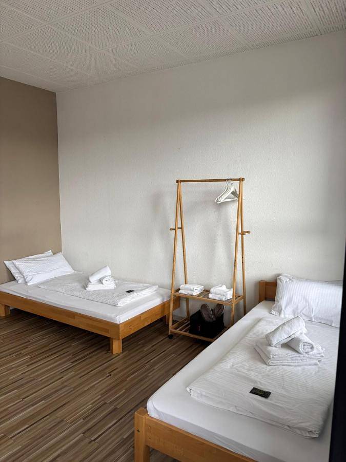 Pension Albert - möblierte Einzel- und Doppel- Zimmer auf Zeit in Stuttgart, Stuttgart Region