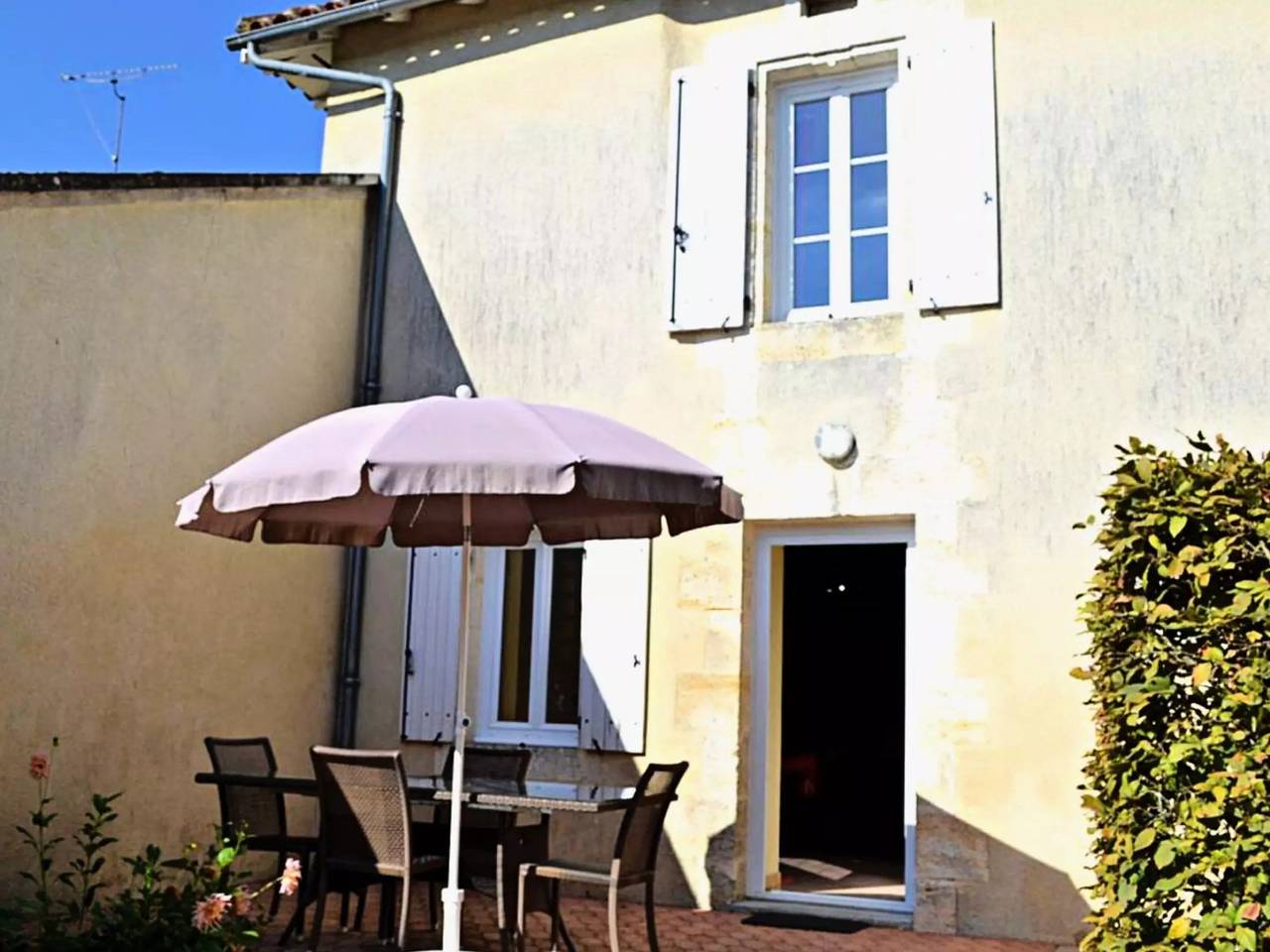 Casa 4 Personas in Salles-Lavalette, Charente