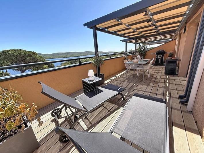 Appartement de vacances pour 6 personnes, avec piscine ainsi que vue et jardin, adapté aux familles