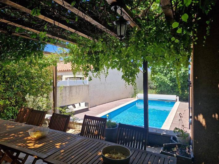 Location de vacances pour 8 personnes, avec Terrasse et Jardin ainsi que Piscine et Vue à Campagnan