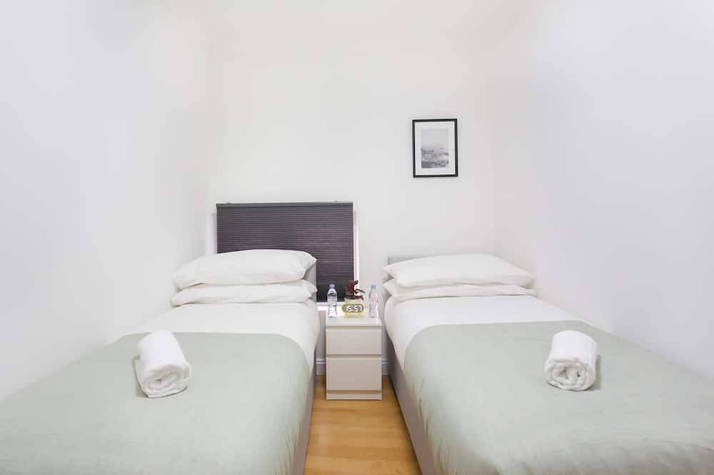 Beautiful Twin Room Next To Holloway Station 1 in Islington, London
