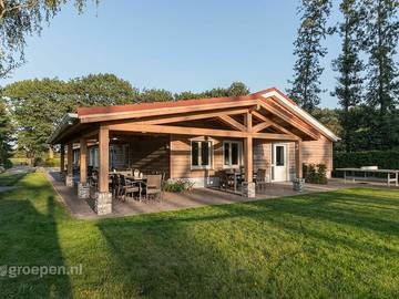 Ferienhaus für 24 Personen, mit Terrasse und Balkon/Terrasse in den Niederlande