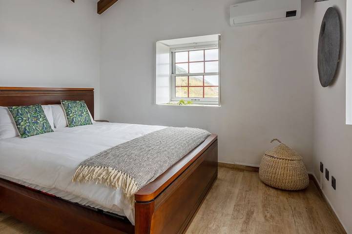 Location de vacances pour 5 personnes, avec terrasse ainsi que jardin et piscine dans São Jorge - 3