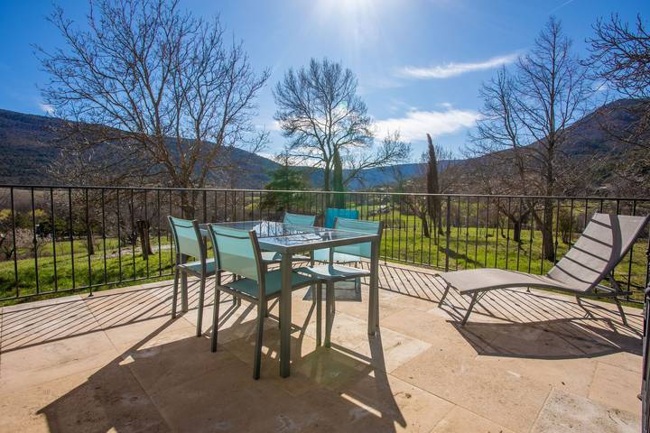 Location de vacances pour 3 personnes, avec jardin à La Palud-sur-Verdon