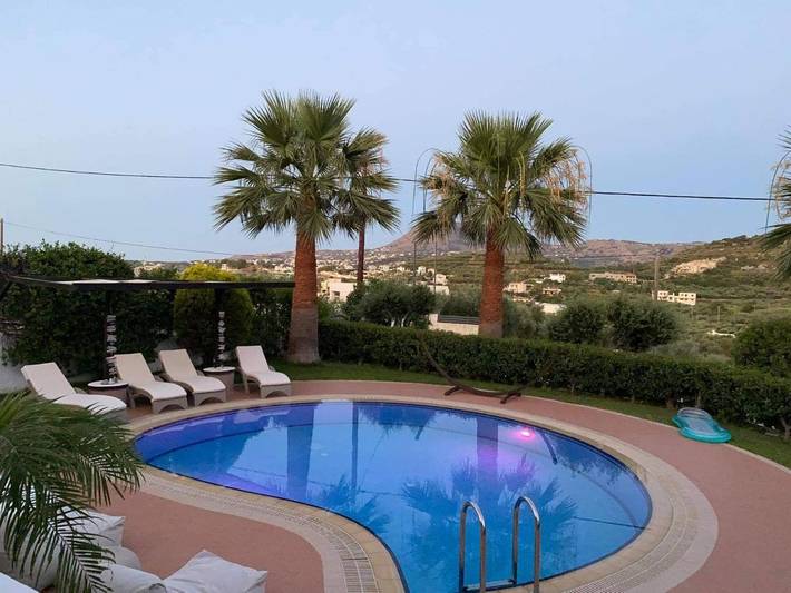 Location de vacances pour 4 personnes, avec jardin ainsi que piscine et vue dans Kalyves - 2