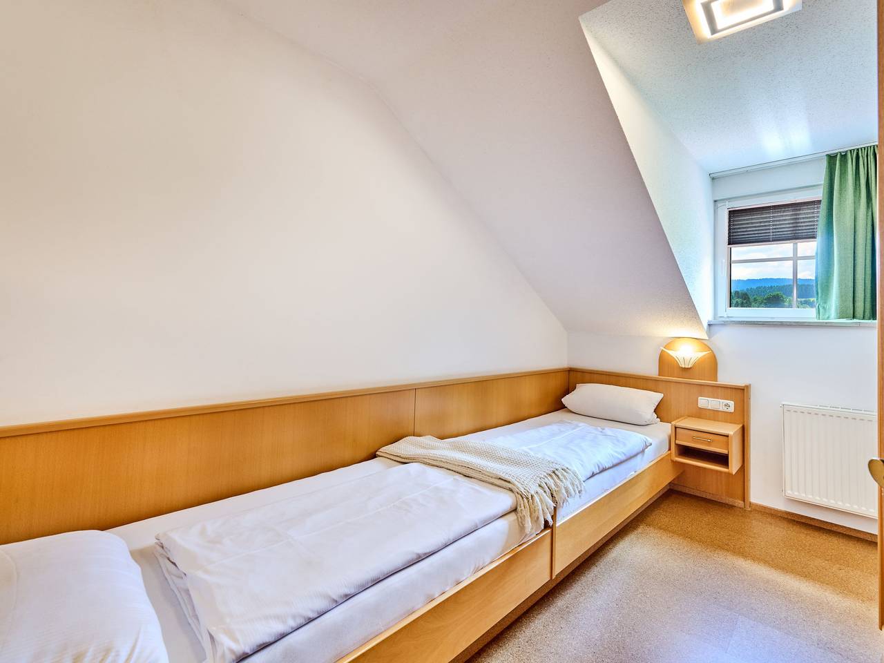 Ganze Wohnung, Heckenrose in Kollnburg, Ostbayern