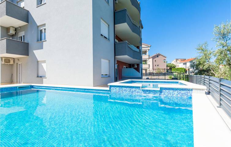 Ganze Ferienwohnung, Gemütliche Ferienwohnung mit Pool, Terrasse und 2 km Entfernung zum Strand von Strobec in Podstrana, Split-Dalmatien