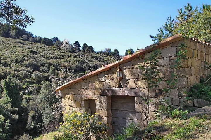Location de vacances pour 3 personnes, avec Terrasse et Jardin à Peri