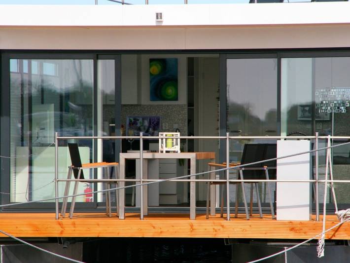 Boot für 4 Personen, mit Terrasse und Seeblick sowie Garten am Greifswalder Bodden - 3