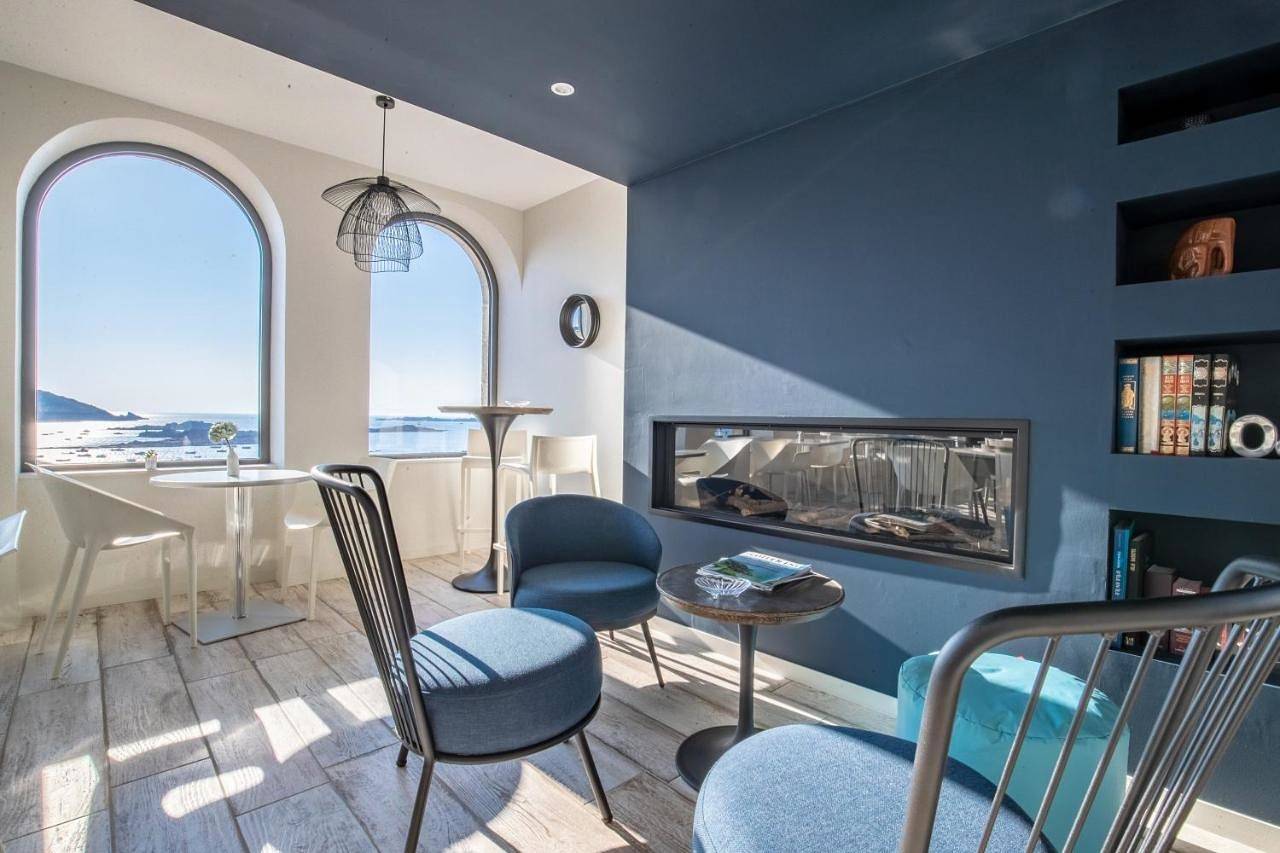 Double Room with Lateral Harbour View in Trébeurden, Côte de Granit Rose