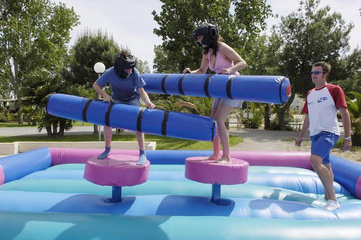 Camping pour 4 personnes à Vias