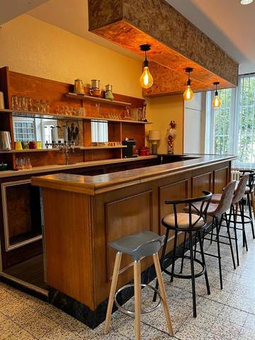 Gîte pour 15 personnes, avec vue et jardin à Varzy