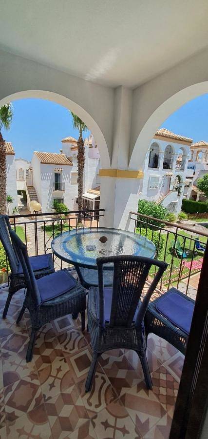 Gîte pour 6 personnes, avec jardin ainsi que piscine et vue, adapté aux familles dans Playa Flamenca - 4