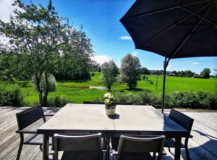 Gîte pour 4 personnes, avec Terrasse ainsi que Jardin et Vue à Doucier