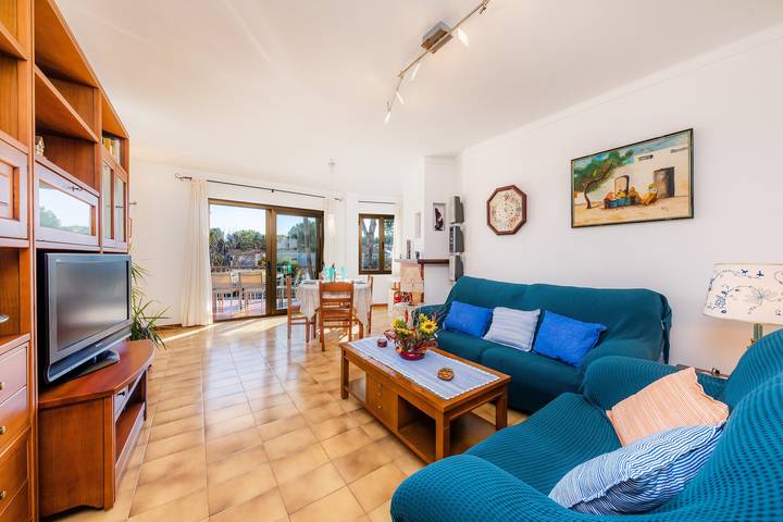 Ganze Wohnung, Ferienwohnung 'La Encina' mit großzügigem Schnitt, Helligkeit und Strandnähe in Playa de Alcúdia, Alcúdia
