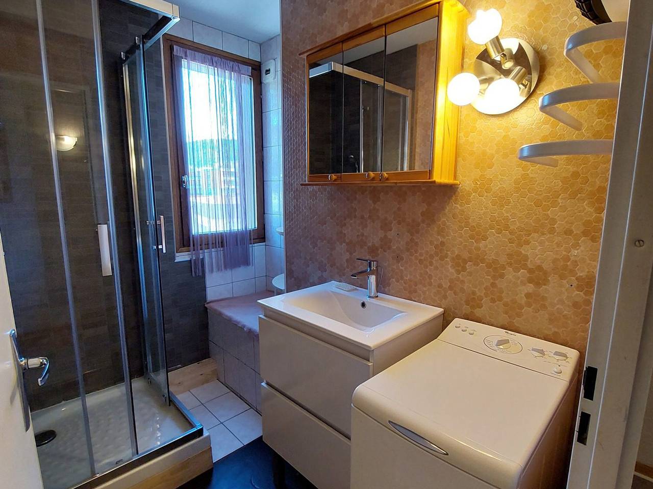 Entire apartment, Cozy 3* apartment for 6, near slopes, with parking in Autrans-Méaudre-en-Vercors, Parc naturel régional du Vercors