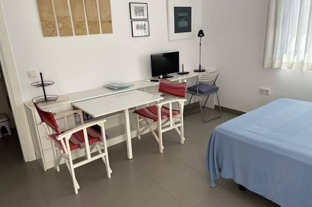 Entire apartment, Beachfront studio with swimming pool and a/c in Carboneras, Costa de Almería