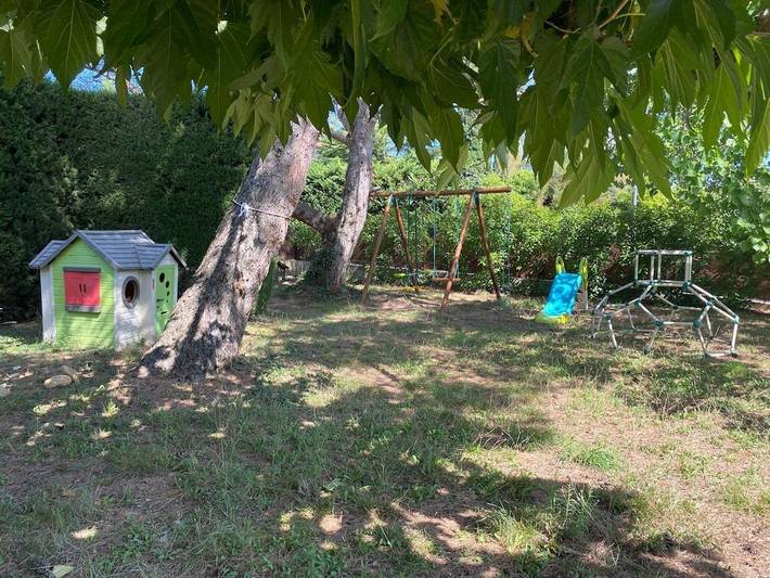 Location de vacances pour 8 personnes, avec terrasse et piscine, adapté aux familles à Les Granges-Gontardes - 4