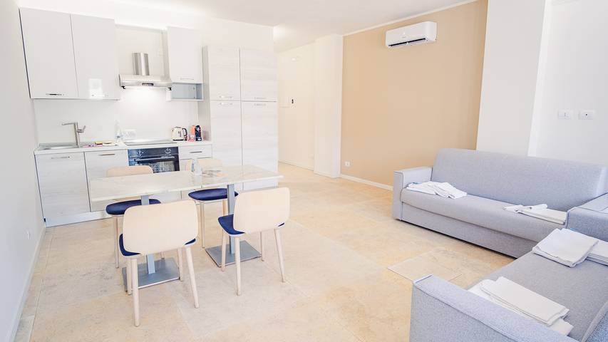 Gîte pour 4 personnes, avec terrasse ainsi que jardin et piscine à Desenzano del Garda - 3