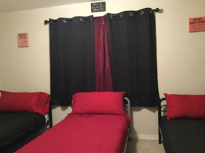 Vacation rental for 8 people, with yard in Houston