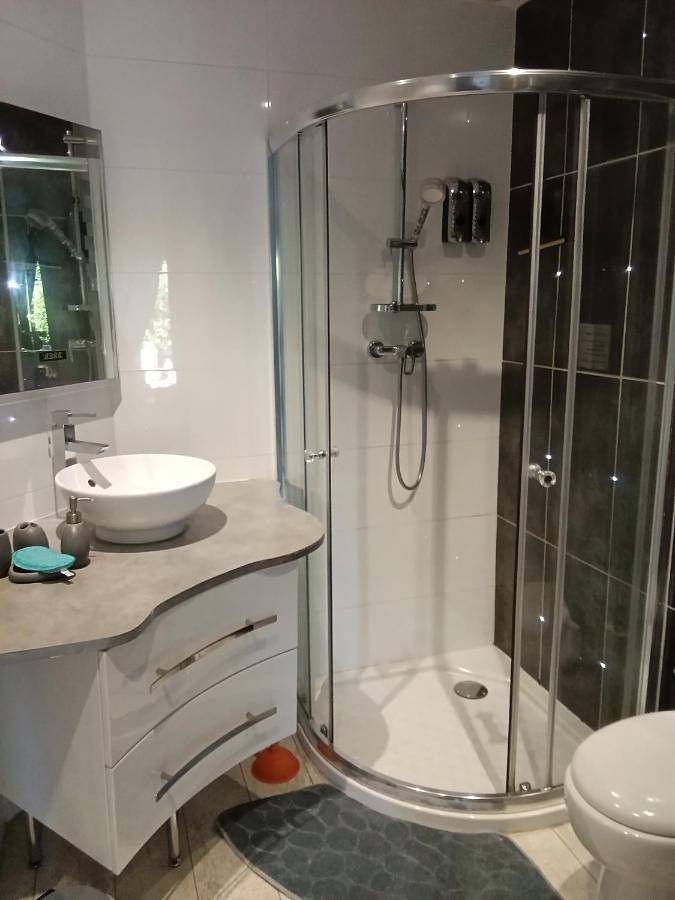 Gîte pour 2 personnes, avec piscine et terrasse à Genas - 4