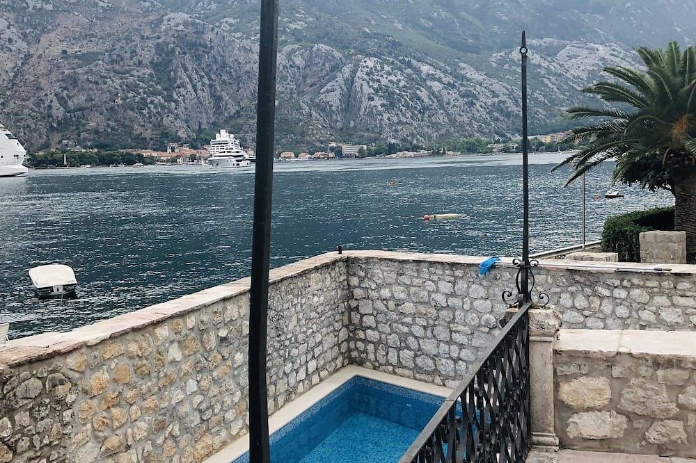 Große Luxusvilla am Wasser mit privatem Pool für 10 Personen in Kotor, Boka Kotorska