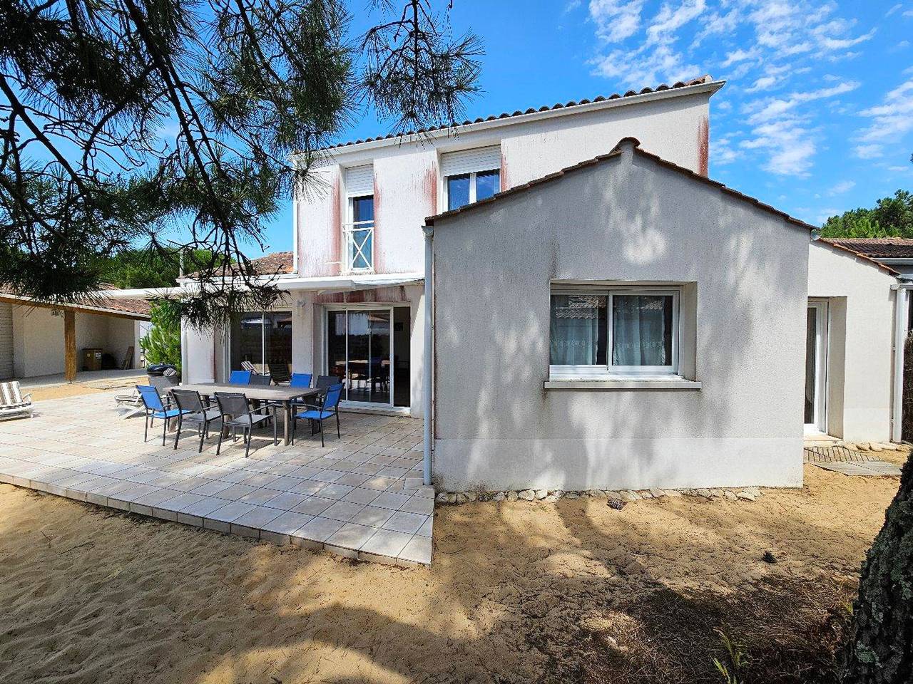 Spacious house near the beach for 9 people in L'Aiguillon-la-Presqu'île, Vendée