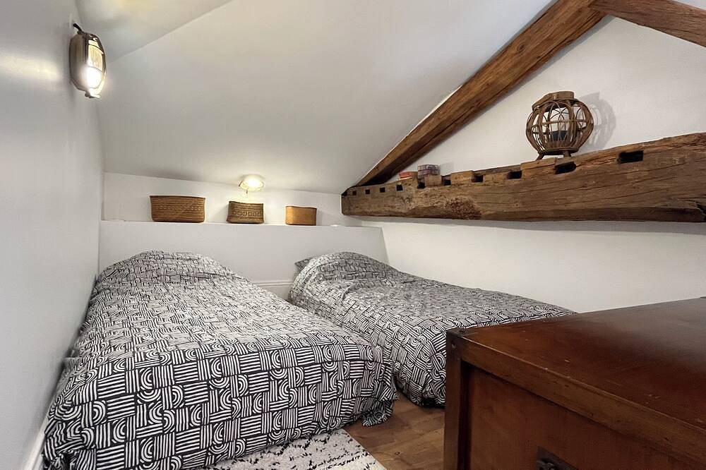 Apartamento entero, Beautiful artist's duplex in the historic center in Trévoux, Región de Bourg-en-Bresse