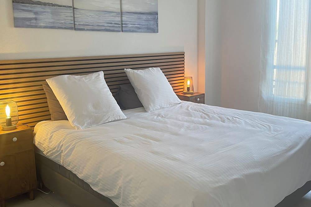 Apartamento entero, Modern, air-conditioned 2-bed duplex apt with beautiful private terrace & garden in Plan-de-la-Tour, Costa mediterránea (Francia)