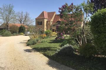 Gîte pour 5 personnes, avec jardin et terrasse, animaux acceptés à Marcillac-Saint-Quentin
