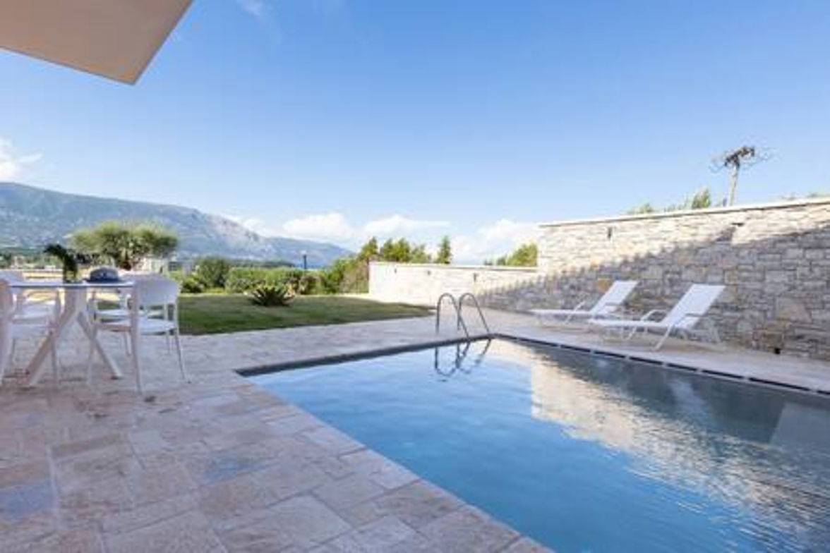Ολόκληρο το διαμέρισμα, Onore Lake Suite & pool | Dasia in Δασσιά, Κέρκυρα