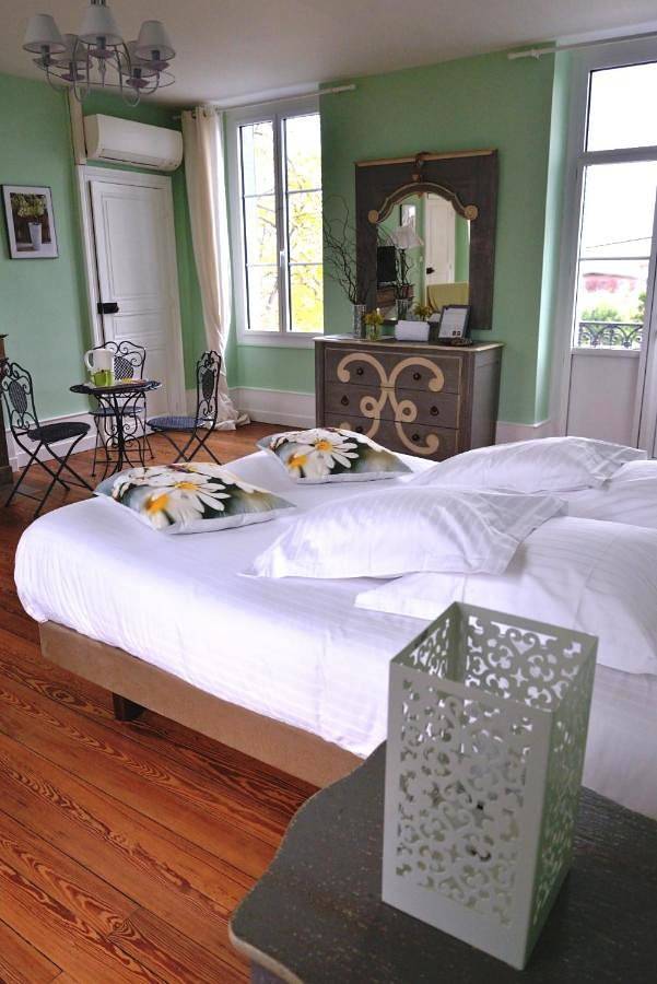 Gîte pour 3 personnes, avec jardin ainsi que terrasse et jacuzzi à Saint-Marcel (Saône-et-Loire) - 2