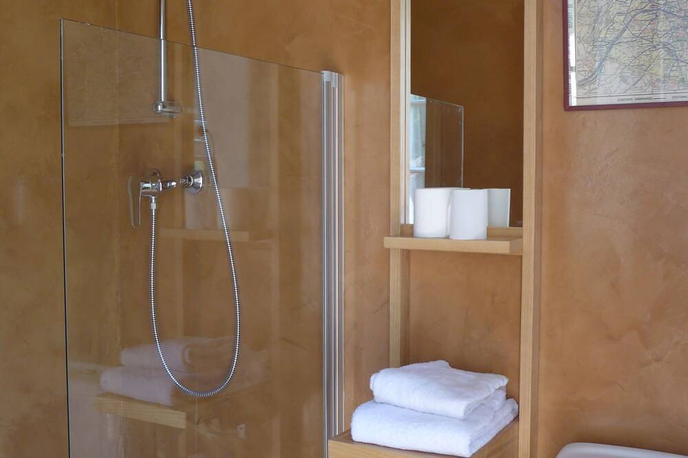 Terrific 3-bedroom Mas  near Uzes in charming Vézénobres awaits you. in Vézénobres, Alès region