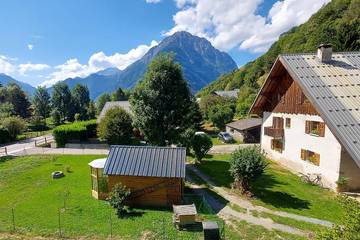 Gîte pour 10 personnes, avec jardin et terrasse, animaux acceptés dans L'Alpe d'Huez