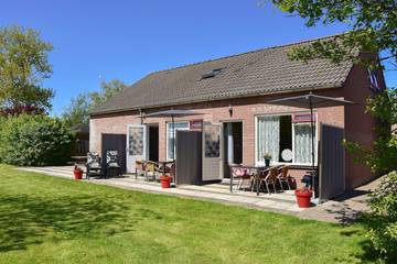 Ferienhaus für 4 Personen, mit Terrasse und Balkon/Terrasse in Zoutelande