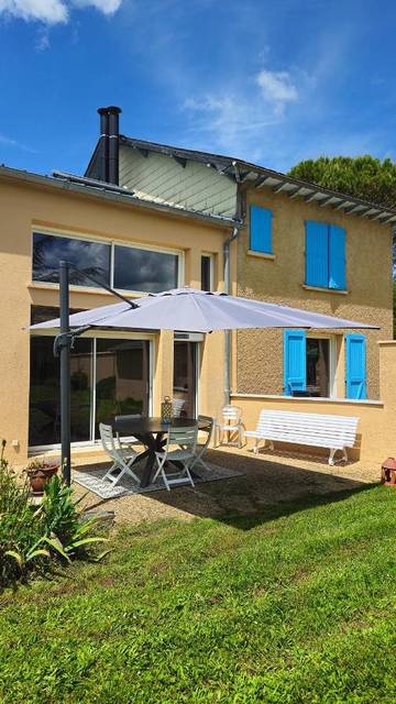 Gîte pour 4 personnes, avec jardin ainsi que vue et terrasse à Muret-le-Château