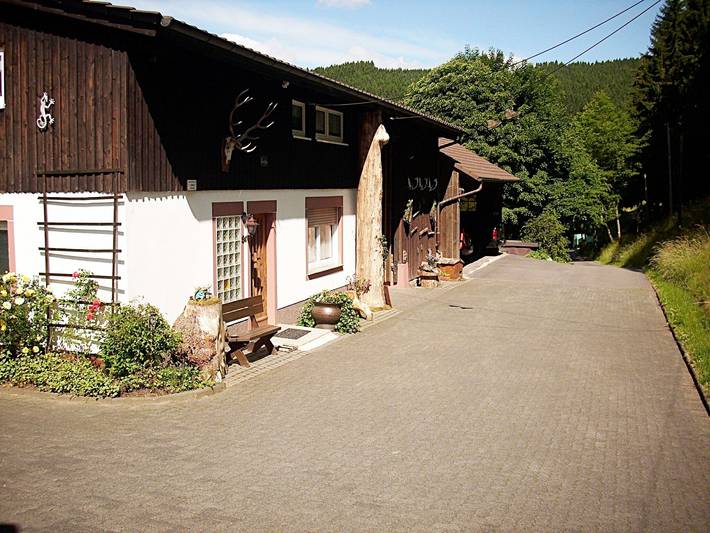 Ferienwohnung für 3 Personen, mit Balkon und Terrasse sowie Garten in Lennestadt