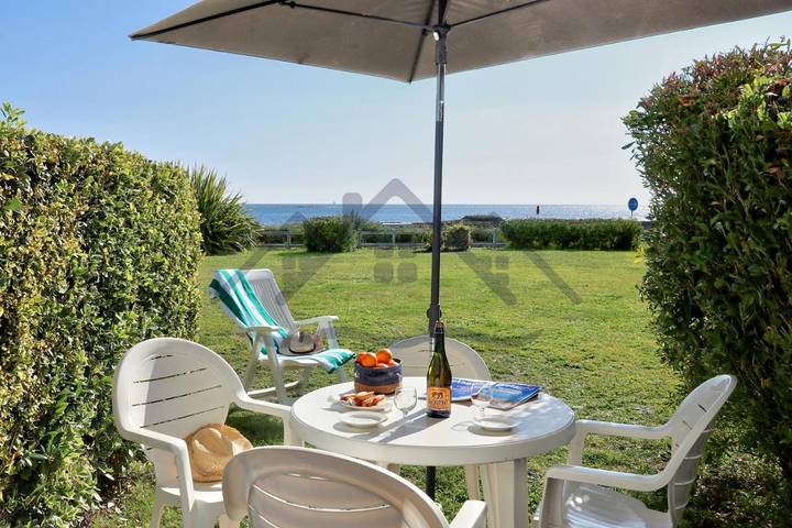 Location de vacances pour 4 personnes, avec jardin ainsi que piscine et vue dans Plage de Grève Blanche (Guilvinec)